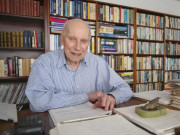 امریکا میں 89 سال کےڈاکٹرنےپی ایچ ڈی کرلیا