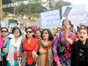 عمران خان کی مذاکرات میں عدم شرکت پرخواتین سراپا احتجاج 