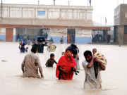 بارشوں سے کئی شہر ڈوب گئے 119افراد ہلاک 100 سالہ ریکارڈ ٹوٹ گیا ہنگامی حالت نافذ