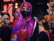 اے آررحمان کی بیٹی کی نقاب پہن کرپہلی پرفارمنس