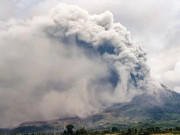 انڈونیشیا میں آتش فشاں پھٹنے سے ہلاکتیں 34 ہوگئیں