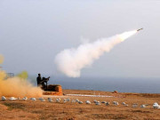 پاک بحریہ کا زمین سے فضا میں مارکرنے والے میزائلوں کی فائرنگ کا مظاہرہ