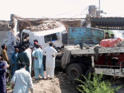 اوکاڑہ میں ٹرالر بے قابو ہو کر دکان میں جا گھسا ایک طالبعلم جاں بحق اور 2 شدید زخمی