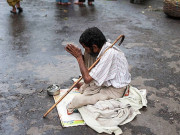 عدالت کا گداگر کی درخواست پر پولیس اہلکاروں کو نوٹس