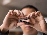 اس بیٹری کو کھینچیے موڑیئے یا دھوئیے یہ خراب نہیں ہوگی