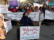 بلاول کی جتنی عمر ہے ہم نے اتنی جیلیں کاٹی ہیں ایم کیو ایم رہنماؤں کا احتجاج میں خطاب
