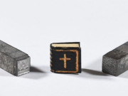 5 ملی میٹر کی کتاب ہزاروں ڈالرز میں فروخت