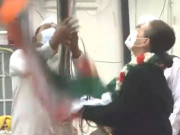 پرچم کشائی کے دوران بھارتی جھنڈا ٹوٹ کرنیچے آ گرا