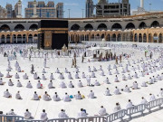 اومیکرون خانہ کعبہ اور مسجد نبوی ﷺ میں سماجی فاصلہ پھر لازمی قرار