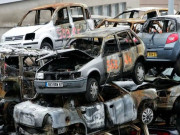 سال نو کی روایت فرانس میں 874 گاڑیاں نذر آتش