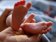 ماریشس طیارے کے واش روم کے کوڑے دان سے نومولود بچہ برآمد