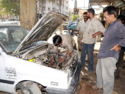 کاریں خریدنے کے رجحان میں اضافہ نوجوانوں کی بڑی تعداد آٹو مکینک بننے لگی