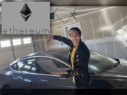 ٹیسلا کار سے ہر مہینے 800 ڈالر جتنی کرپٹوکرنسی کمانے والا یوٹیوبر