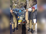 مری میں برف پھینکنے کے بعد سیاحوں کی گاڑیاں پھنسا کر رقم بٹورنے والا گرفتار