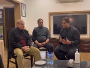 شہباز شریف کی شعیب اختر کے گھر آمد والدہ کی وفات پر تعزیت