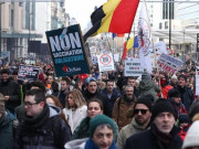 جرمنی اٹلی فرانس سمیت دیگر یورپی ممالک میں کورونا ویکسینیشن کیخلاف مظاہرے