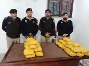 اسلام آباد میں منشیات اسمگلرز کی گاڑی کو حادثہ ملزمان چرس اور افیون چھوڑ کر فرار