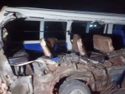 لاہور مسافر وین حادثے میں چار کمسن بچوں سمیت 6 جاں بحق