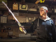 اسٹار وارز کی مخصوص تلوار کو سمٹنے کے قابل بنانے پر یوٹیوبر کا ورلڈ ریکارڈ