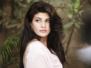 جیکولین فرنینڈس کی سوشل میڈیا پر واپسی صارفین کے چبھتے سوالات