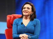 شیرل سینڈ برگ فیس بک کی پہلی خاتون ڈائریکٹر