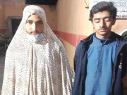 لڑکیوں کو تنگ کرنے والے برقعہ پہنے 2 اوباش لڑکے گرفتار