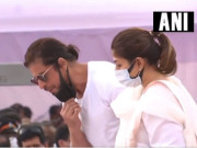 بھارتیوں نے شاہ رخ پر لتا منگیشکر کی میت پر تھوکنے کا الزام عائد کردیا