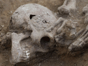 ان لوگوں کے سر کاٹ کر ٹانگوں میں کیوں رکھ دیئے گئے تھے