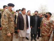 وزیراعظم اور آرمی چیف کا دورۂ نوشکی فوجی جوانوں کی جرات و بہادری کو سراہا