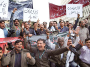 میڈیا دفاتر پر حملوں کیخلاف پی ایف یوجے اور کے یو جے کا مظاہرہ 