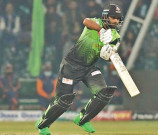 فخر ایک لیگ سیزن میں 500رنز بنانے والے تیسرے بیٹر بن گئے