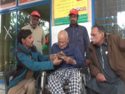 بھارت سے 8 سال بعد رہا 80 سالہ بزرگ لاہورمیں اہل خانہ کے حوالے