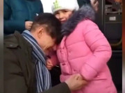 یوکرین میں باپ اور کم سن بیٹی کی الوداعی ملاقات کی جذباتی ویڈیو وائرل