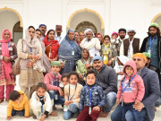 بچھڑے خاندان کی کرتاپور راہداری پر 52 برس بعد ملاقات