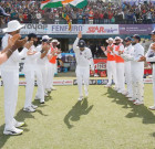 100 واں ٹیسٹ ویراٹ کوہلی کو ساتھی کرکٹرز کا  گارڈ آف آنر 