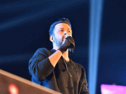 کنسرٹ میں مداح کے جذباتی ہونے پر عاطف اسلم گانے کے بول بھول گئے