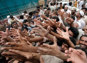 عوام کو کیا چاہیے