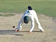 کور میں ہیلمٹ پہن کر فیلڈنگ عثمان خواجہ تنقید کی زد میں آگئے