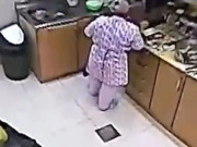 کویت میں مالکان کوغلاظت کھلانے والی بھارتی ملازمہ گرفتار