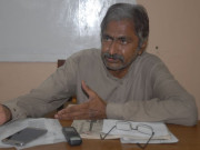 میرے بچے بھی اردو سے زیادہ انگریزی کی لکھائی اچھی کرنا چاہتے ہیں سینئر کاتب محمد منیر کی باتیں