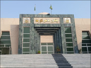 والدین نے چھ بچوں کو پالا لیکن بیٹے ایک ماں باپ کو نہیں سنبھال سکتے عدالت برہم