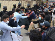 کوئٹہ میں  دھرنے پر بیٹھنے والے ڈاکٹرز گرفتار