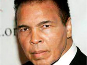 سابق عالمی باکسنگ چیمپئن محمد علی کے گلوز 8 لاکھ ڈالر میں نیلام