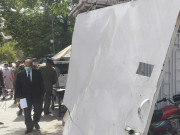 ریٹائرڈ جج کی گاڑی کی ٹکر سے لاہور ہائیکورٹ کا مرکزی دروازہ ٹوٹ گیا