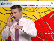 لائیو نشریات کے دوران اینکر کی اہلخانہ کو طوفان کی اطلاع