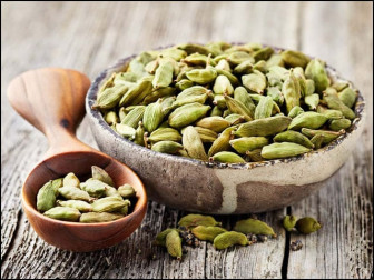 الائچی کا مرکزی جزو ’کارڈیمونن‘ سے بریسٹ کینسر کی سخت جان کو بھی قابو میں رکھا جاسکتا ہے۔ (فوٹو: انٹرنیٹ)