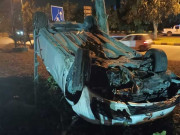 عمر ایوب کی بھتیجی تیز رفتار ڈرائیونگ کرتے ہوئے خوفناک حادثے کا شکار