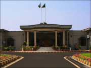 عسکری کمان کی ممکنہ تبدیلی کے خلاف اسلام آباد ہائی کورٹ میں درخواست دائر