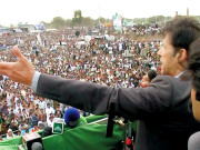 دہشت گردی کیخلاف جنگ پر مؤقف نہیں بدلا آپریشن پر تکلیف ہے عمران خان