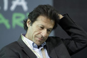 بریڈ فورڈ یونیورسٹی کے طلبہ نے عمران خان کو چانسلر کے اعزازی عہدے سے ہٹانے کا مطالبہ کردیا